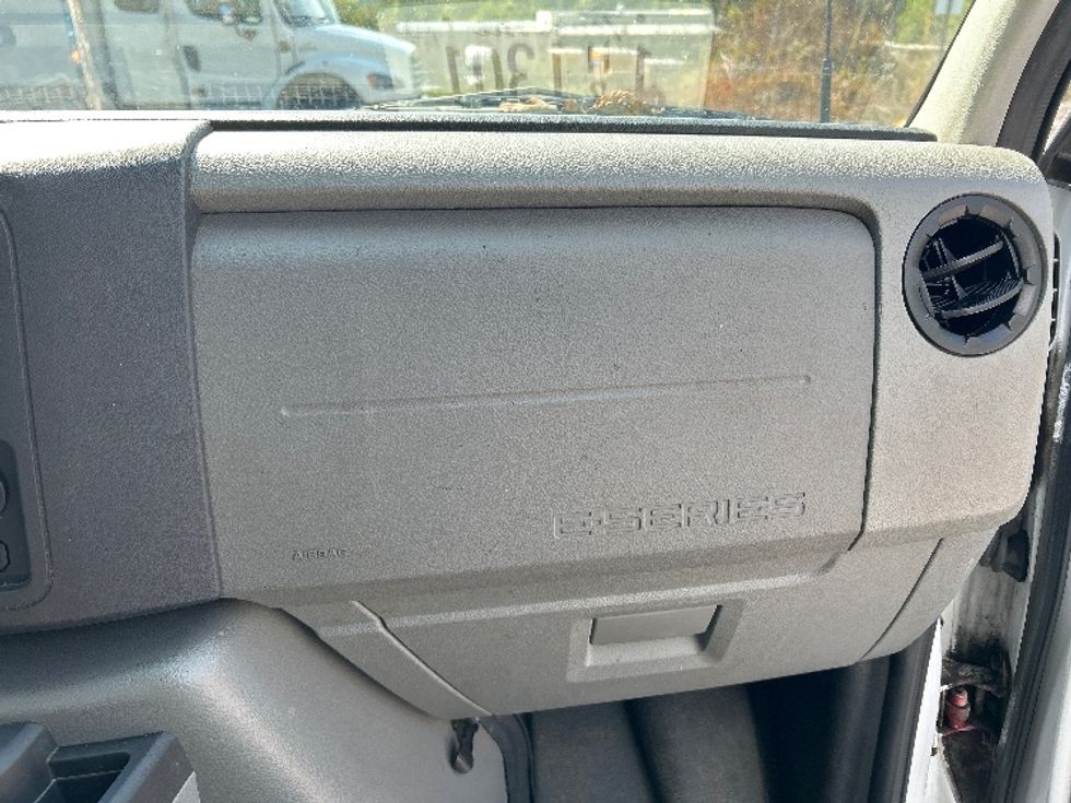 Light Duty Box Truck-Light and Medium Duty Trucks-Ford-2024-E350-Cleveland-TN-117,212\n\t\tmiles-$ 35,750 - Image 21