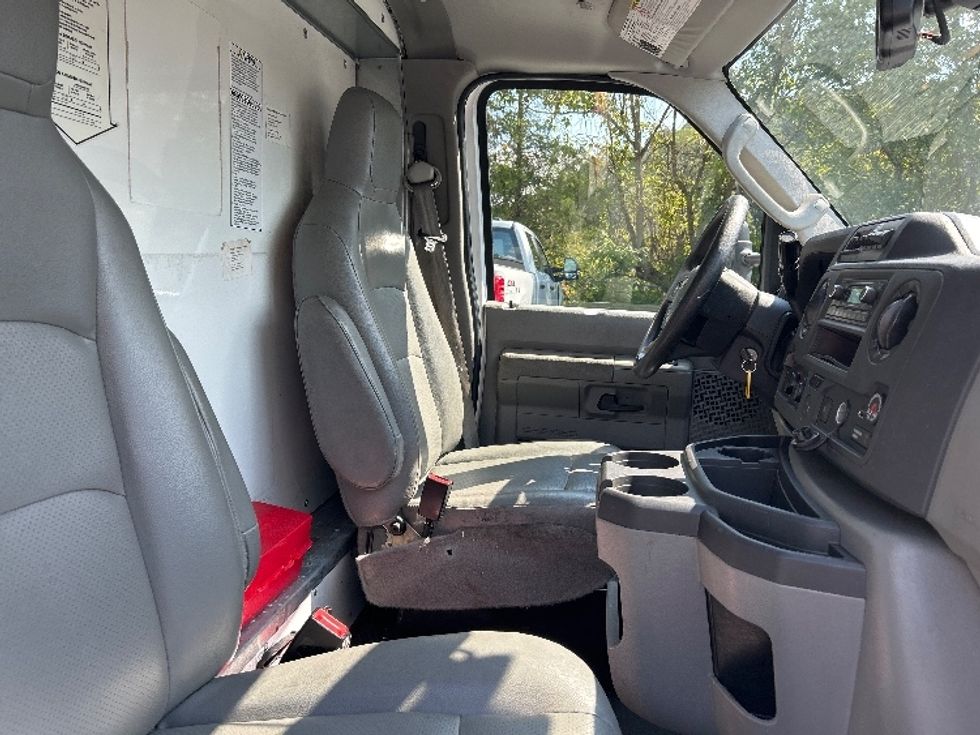 Light Duty Box Truck-Light and Medium Duty Trucks-Ford-2024-E350-Cleveland-TN-117,212\n\t\tmiles-$ 35,750 - Image 22