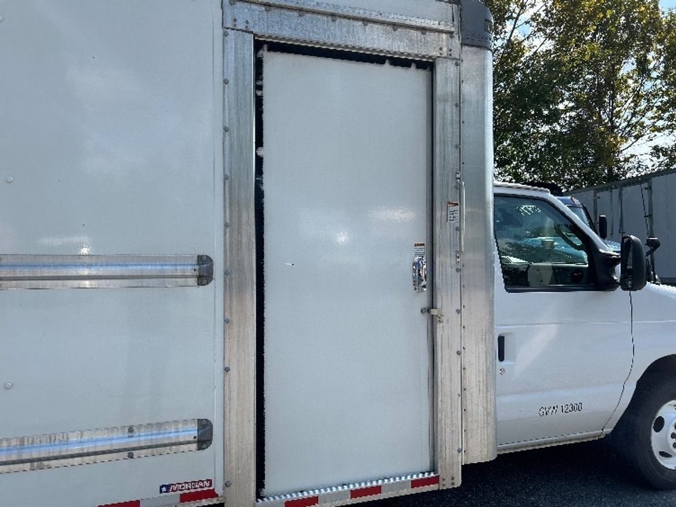 Light Duty Box Truck-Light and Medium Duty Trucks-Ford-2024-E350-Cleveland-TN-117,212\n\t\tmiles-$ 35,750 - Image 25