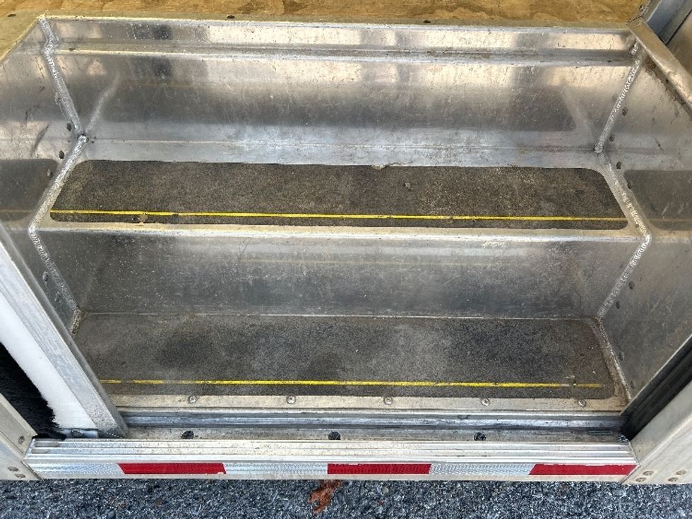 Light Duty Box Truck-Light and Medium Duty Trucks-Ford-2024-E350-Cleveland-TN-117,212\n\t\tmiles-$ 35,750 - Image 26