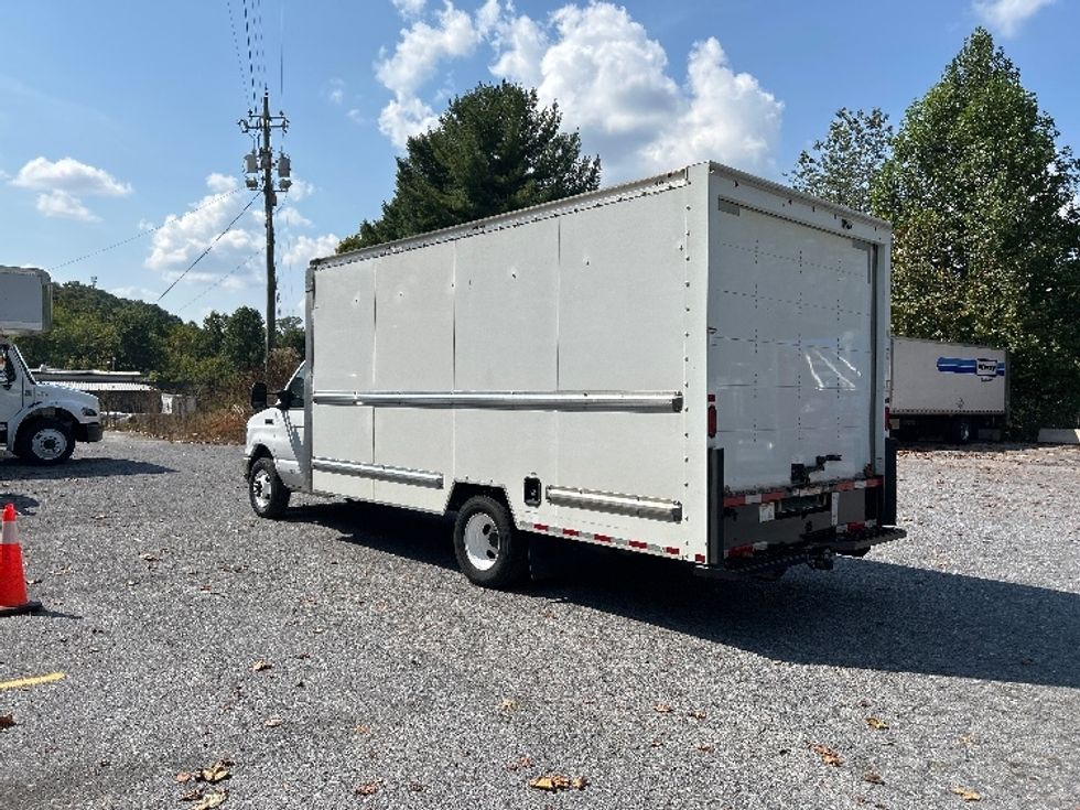Light Duty Box Truck-Light and Medium Duty Trucks-Ford-2024-E350-Cleveland-TN-117,212\n\t\tmiles-$ 35,750 - Image 6