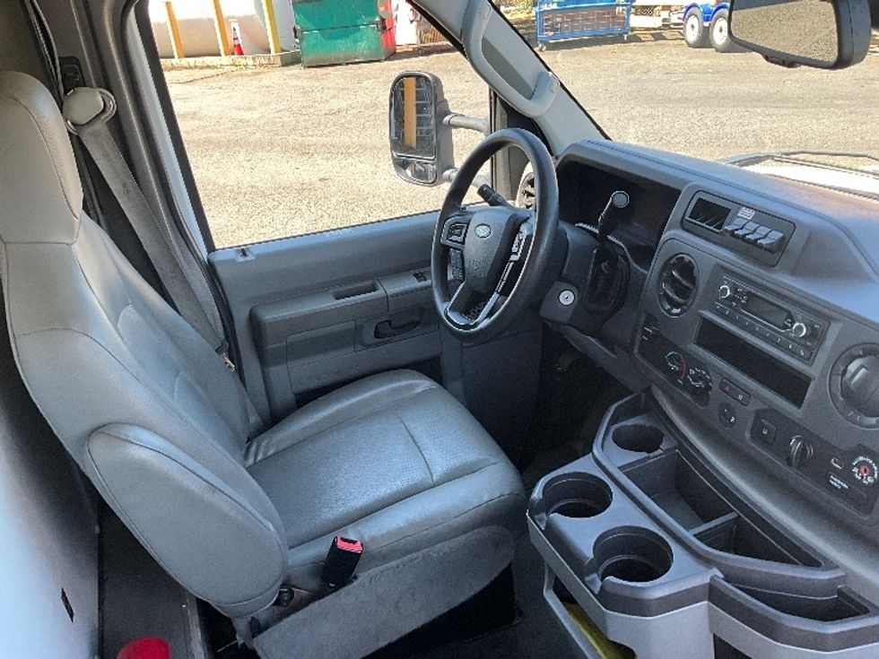 Light Duty Box Truck-Light and Medium Duty Trucks-Ford-2024-E350-Tacoma-WA-65,938\n\t\tmiles-$ 34,750 - Image 22
