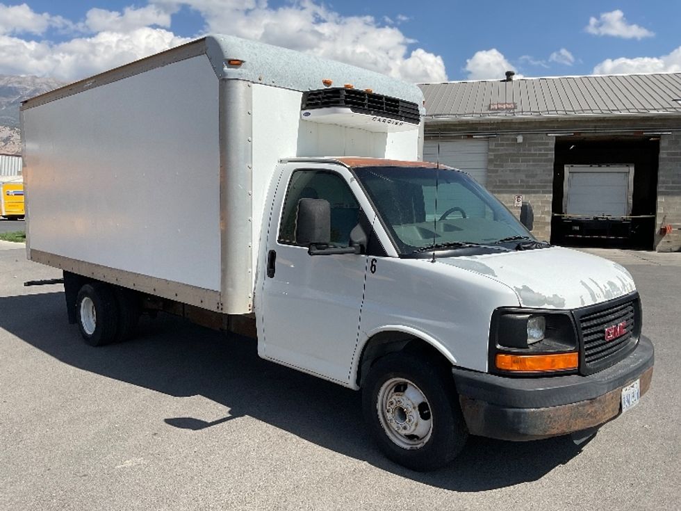 Light Duty Box Truck-Light and Medium Duty Trucks-GMC-2004-SAVANA-Lindon-UT-200,029\n\t\tmiles-$ 9,000 - Image 1