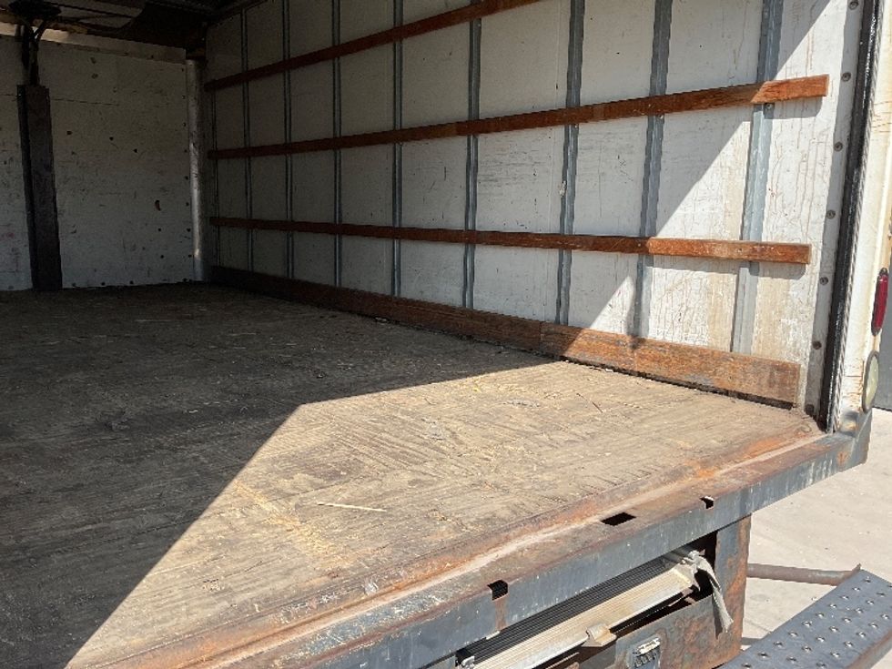 Light Duty Box Truck-Light and Medium Duty Trucks-GMC-2004-SAVANA-Lindon-UT-200,029\n\t\tmiles-$ 9,000 - Image 10