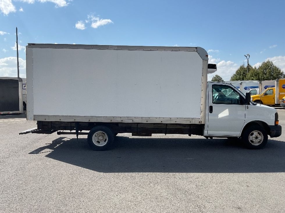 Light Duty Box Truck-Light and Medium Duty Trucks-GMC-2004-SAVANA-Lindon-UT-200,029\n\t\tmiles-$ 9,000 - Image 13