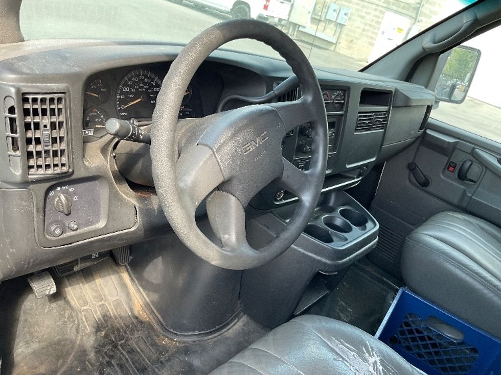Light Duty Box Truck-Light and Medium Duty Trucks-GMC-2004-SAVANA-Lindon-UT-200,029\n\t\tmiles-$ 9,000 - Image 15