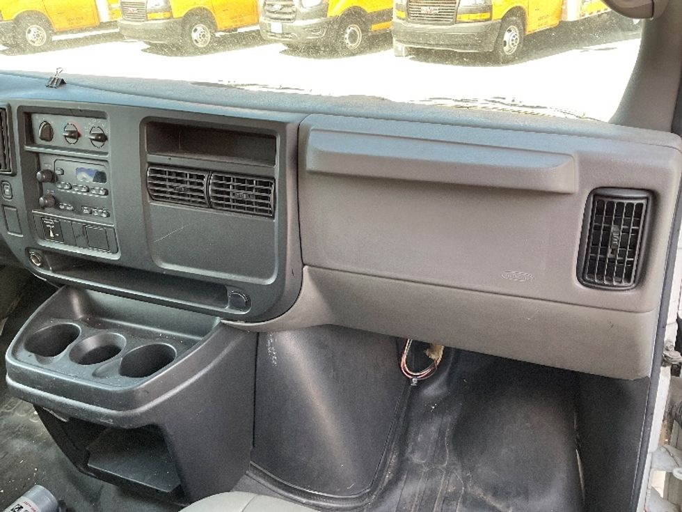 Light Duty Box Truck-Light and Medium Duty Trucks-GMC-2004-SAVANA-Lindon-UT-200,029\n\t\tmiles-$ 9,000 - Image 19