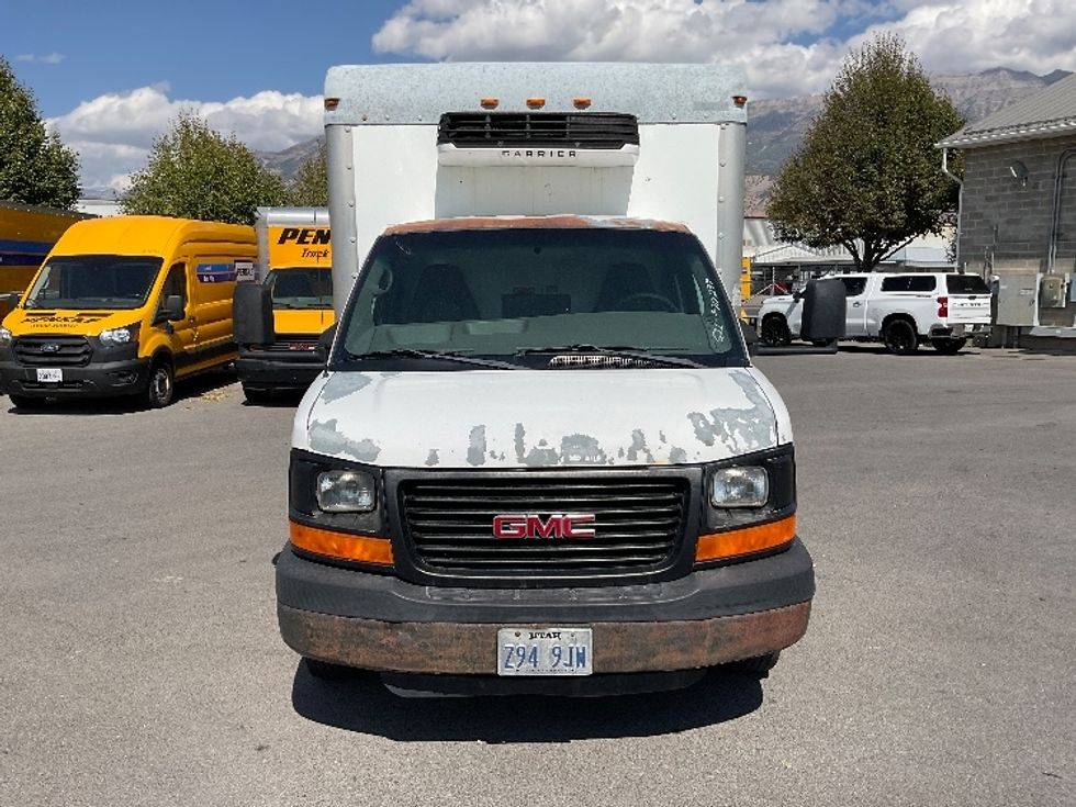 Light Duty Box Truck-Light and Medium Duty Trucks-GMC-2004-SAVANA-Lindon-UT-200,029\n\t\tmiles-$ 9,000 - Image 2