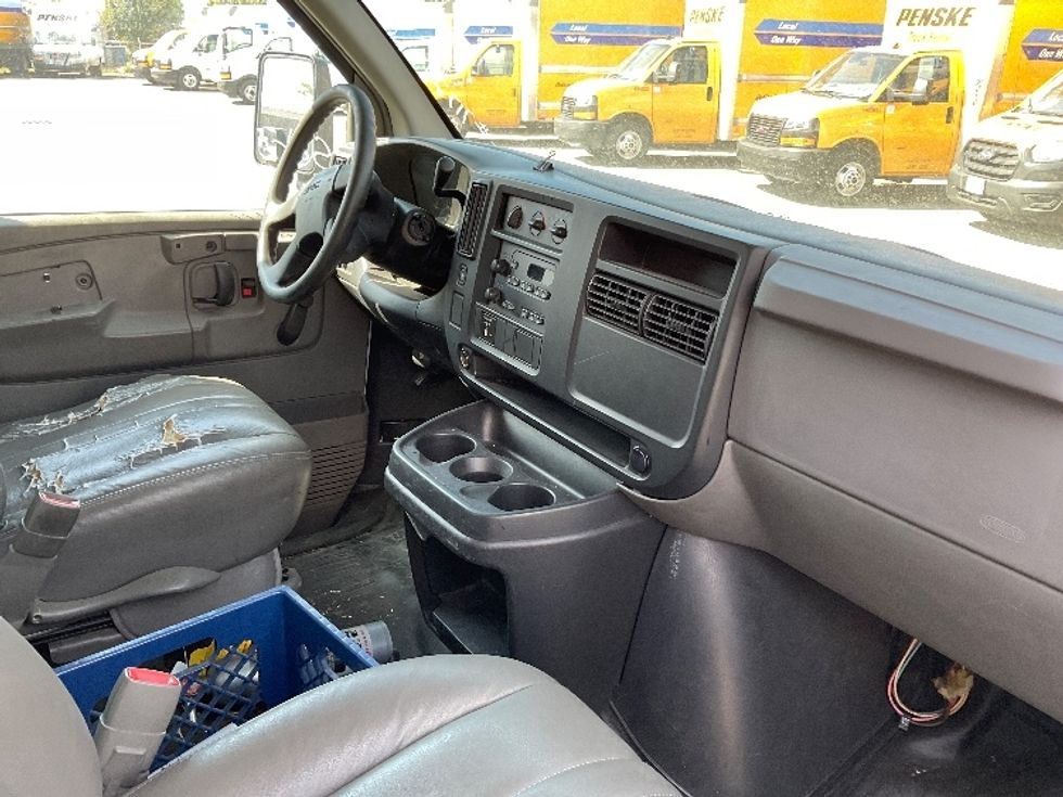 Light Duty Box Truck-Light and Medium Duty Trucks-GMC-2004-SAVANA-Lindon-UT-200,029\n\t\tmiles-$ 9,000 - Image 20