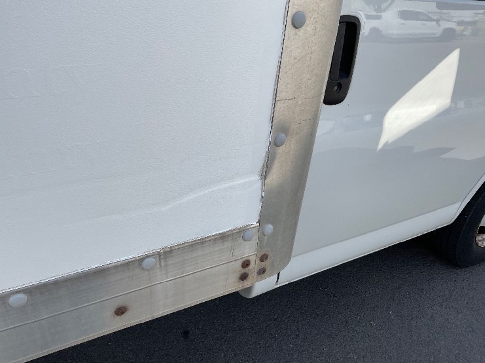 Light Duty Box Truck-Light and Medium Duty Trucks-GMC-2004-SAVANA-Lindon-UT-200,029\n\t\tmiles-$ 9,000 - Image 22