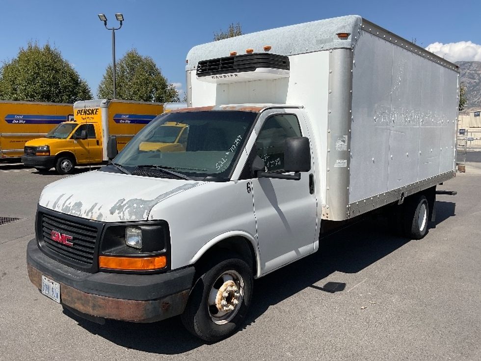 Light Duty Box Truck-Light and Medium Duty Trucks-GMC-2004-SAVANA-Lindon-UT-200,029\n\t\tmiles-$ 9,000 - Image 3
