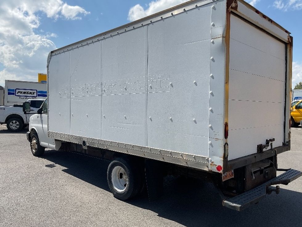 Light Duty Box Truck-Light and Medium Duty Trucks-GMC-2004-SAVANA-Lindon-UT-200,029\n\t\tmiles-$ 9,000 - Image 5