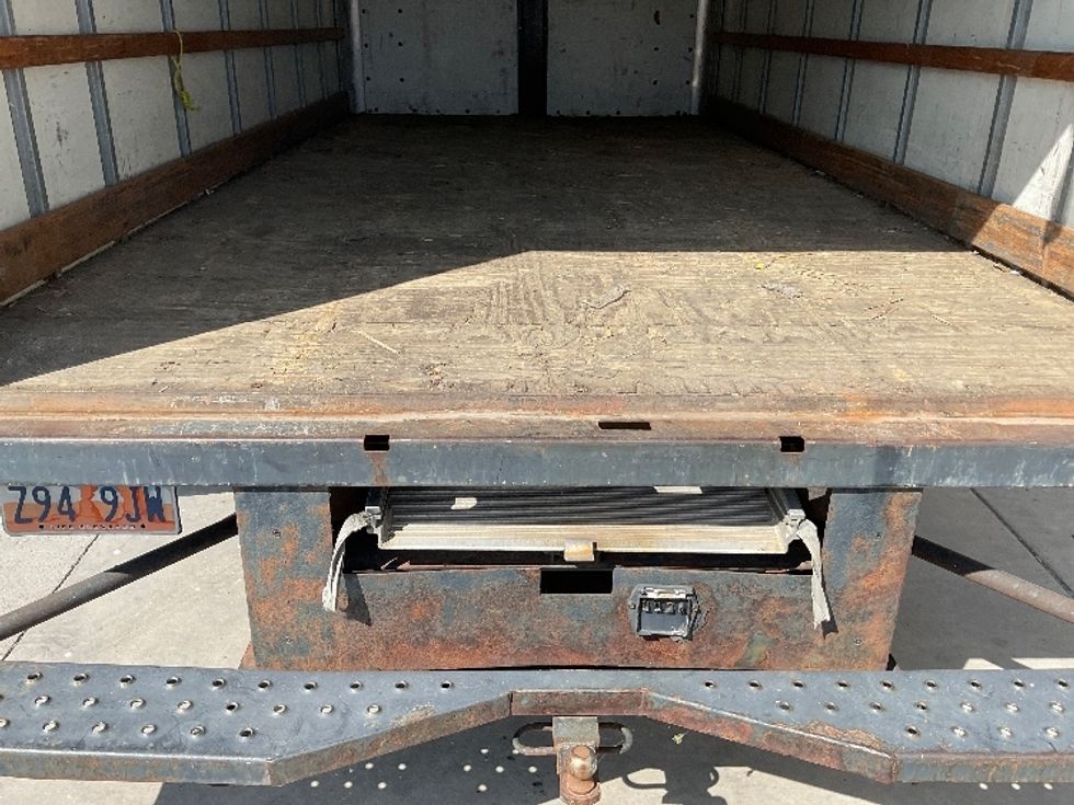 Light Duty Box Truck-Light and Medium Duty Trucks-GMC-2004-SAVANA-Lindon-UT-200,029\n\t\tmiles-$ 9,000 - Image 8