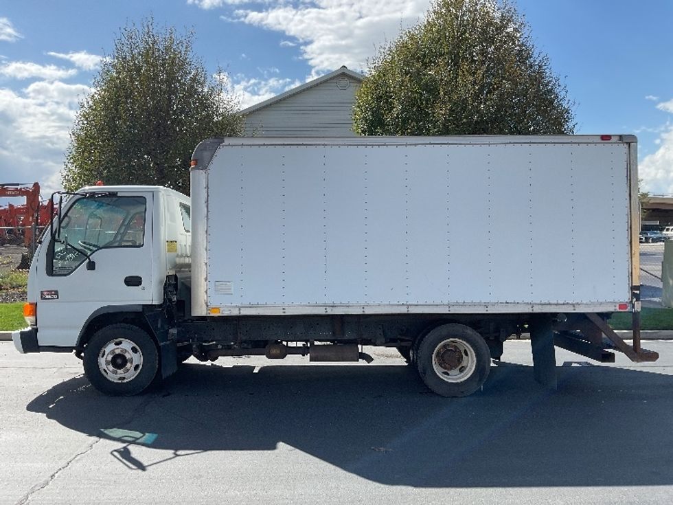 Light Duty Box Truck-Light and Medium Duty Trucks-GMC-2005-W4500-Lindon-UT-92,627\n\t\tmiles-$ 11,000 - Image 4