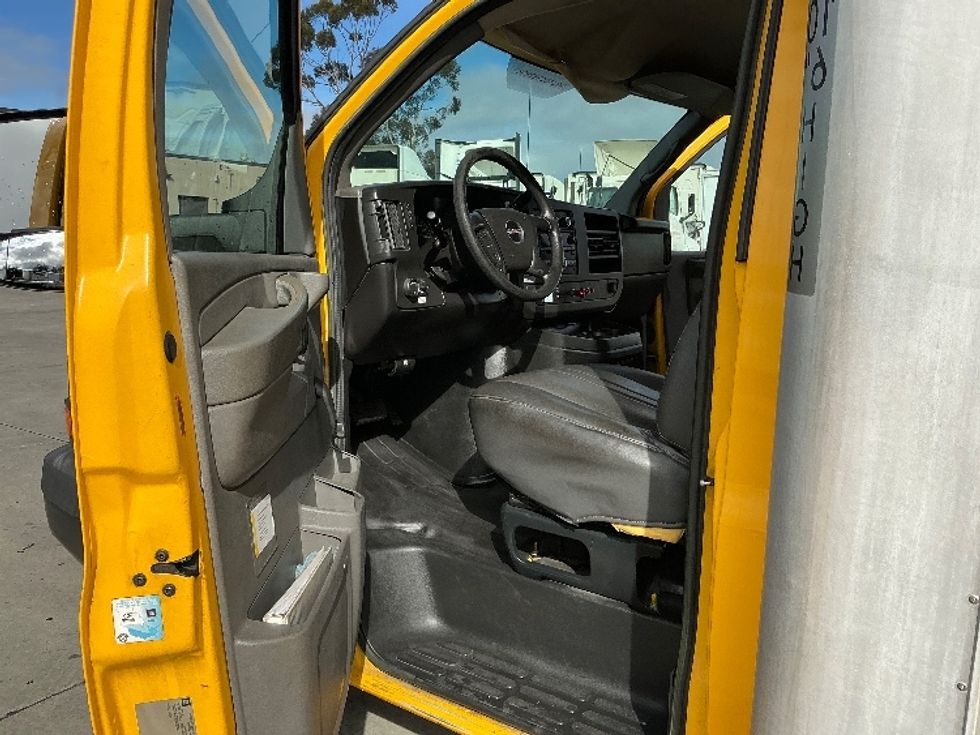 Light Duty Box Truck-Light and Medium Duty Trucks-GMC-2012-Savana G33903-Fontana-CA-64,964\n\t\tmiles-$ 999,999 - Image 16