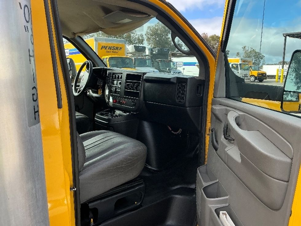 Light Duty Box Truck-Light and Medium Duty Trucks-GMC-2012-Savana G33903-Fontana-CA-64,964\n\t\tmiles-$ 999,999 - Image 20