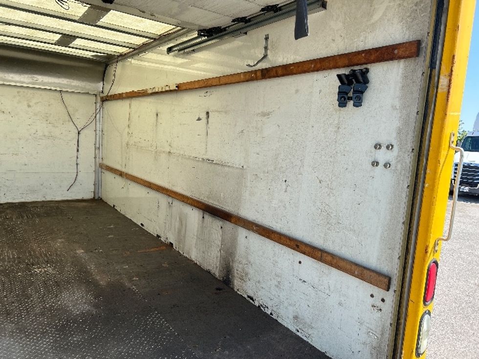 Light Duty Box Truck-Light and Medium Duty Trucks-GMC-2014-Savana G33903-Flint-MI-85,127\n\t\tmiles-$ 15,750 - Image 12