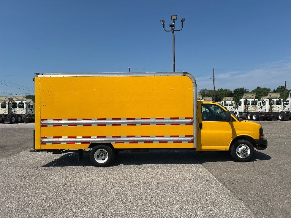 Light Duty Box Truck-Light and Medium Duty Trucks-GMC-2014-Savana G33903-Flint-MI-85,127\n\t\tmiles-$ 15,750 - Image 15
