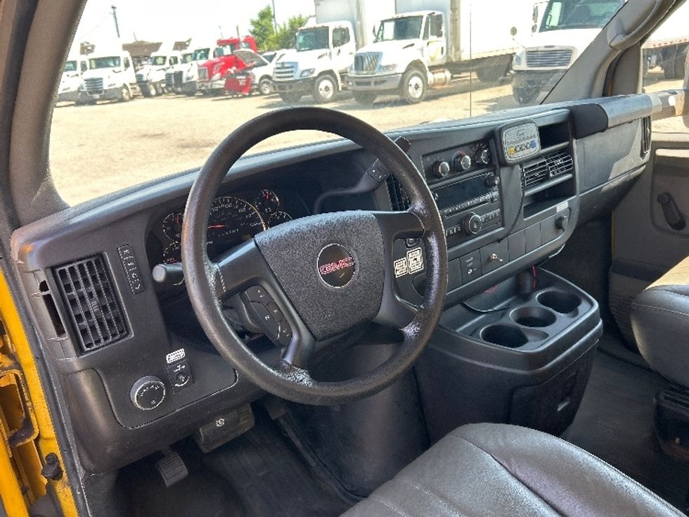 Light Duty Box Truck-Light and Medium Duty Trucks-GMC-2014-Savana G33903-Flint-MI-85,127\n\t\tmiles-$ 15,750 - Image 17