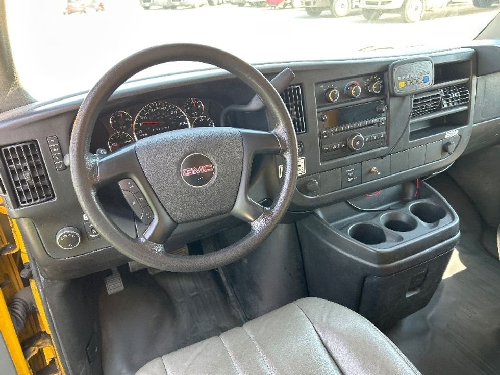 Light Duty Box Truck-Light and Medium Duty Trucks-GMC-2014-Savana G33903-Flint-MI-85,127\n\t\tmiles-$ 15,750 - Image 18