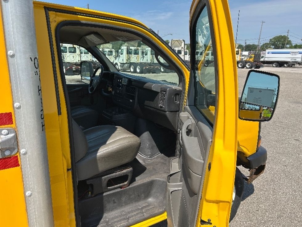 Light Duty Box Truck-Light and Medium Duty Trucks-GMC-2014-Savana G33903-Flint-MI-85,127\n\t\tmiles-$ 15,750 - Image 20