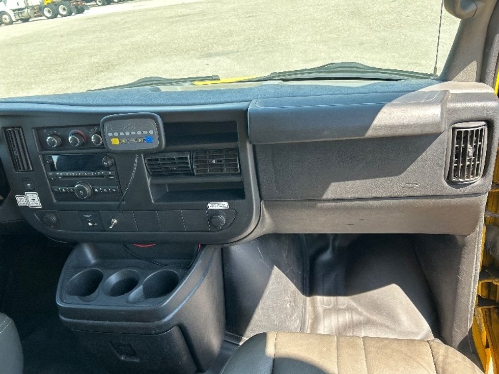 Light Duty Box Truck-Light and Medium Duty Trucks-GMC-2014-Savana G33903-Flint-MI-85,127\n\t\tmiles-$ 15,750 - Image 21