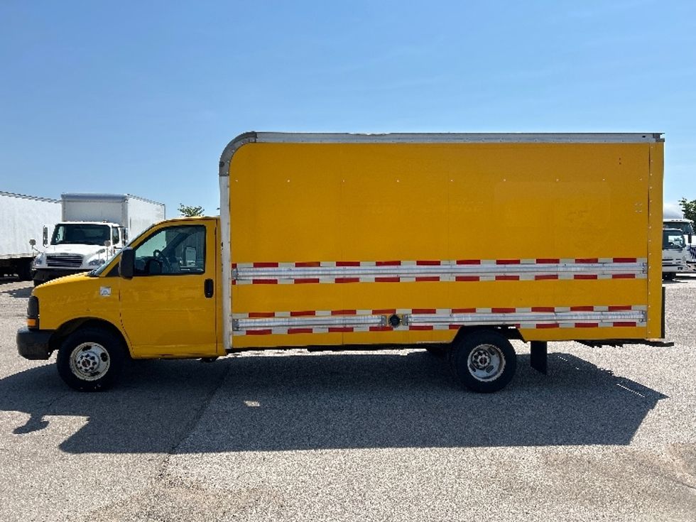 Light Duty Box Truck-Light and Medium Duty Trucks-GMC-2014-Savana G33903-Flint-MI-85,127\n\t\tmiles-$ 15,750 - Image 4