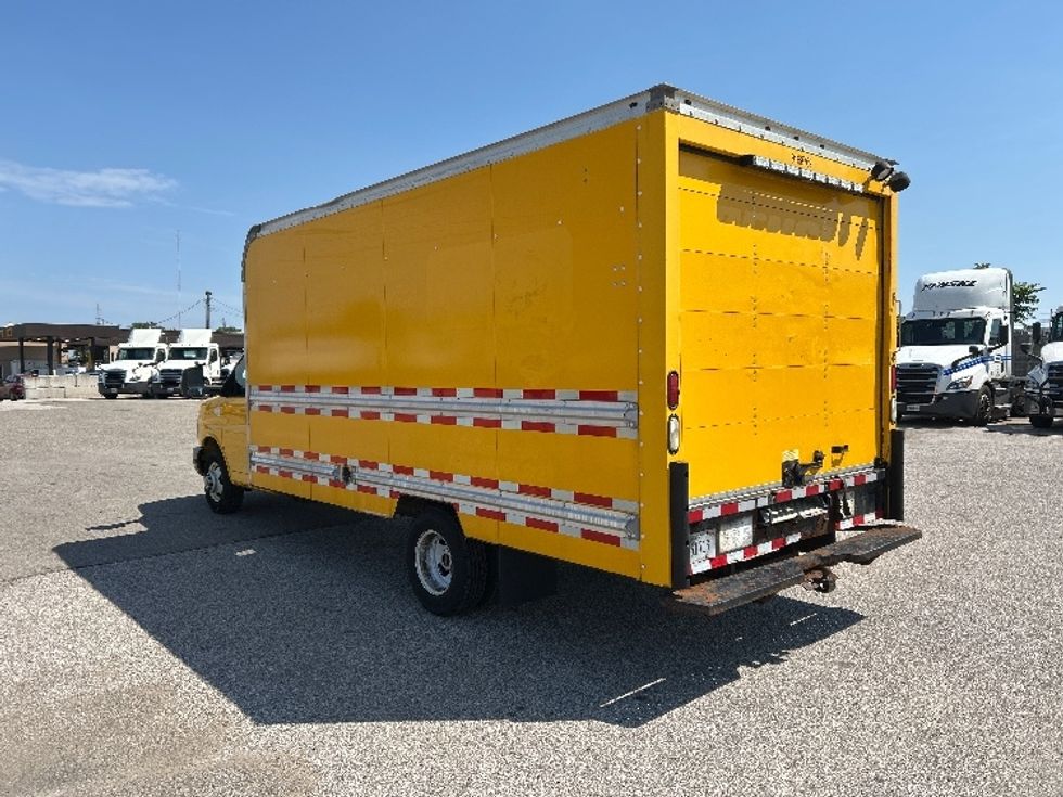 Light Duty Box Truck-Light and Medium Duty Trucks-GMC-2014-Savana G33903-Flint-MI-85,127\n\t\tmiles-$ 15,750 - Image 6