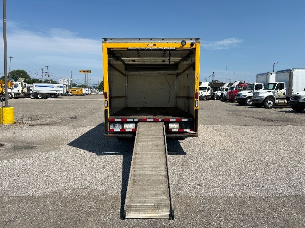 Light Duty Box Truck-Light and Medium Duty Trucks-GMC-2014-Savana G33903-Flint-MI-85,127\n\t\tmiles-$ 15,750 - Image 9