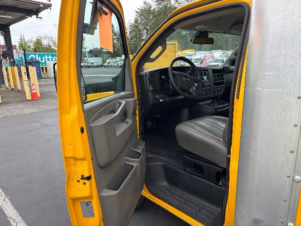 Light Duty Box Truck-Light and Medium Duty Trucks-GMC-2014-Savana G33903-Kent-WA-259,695\n\t\tmiles-$ 8,750 - Image 16