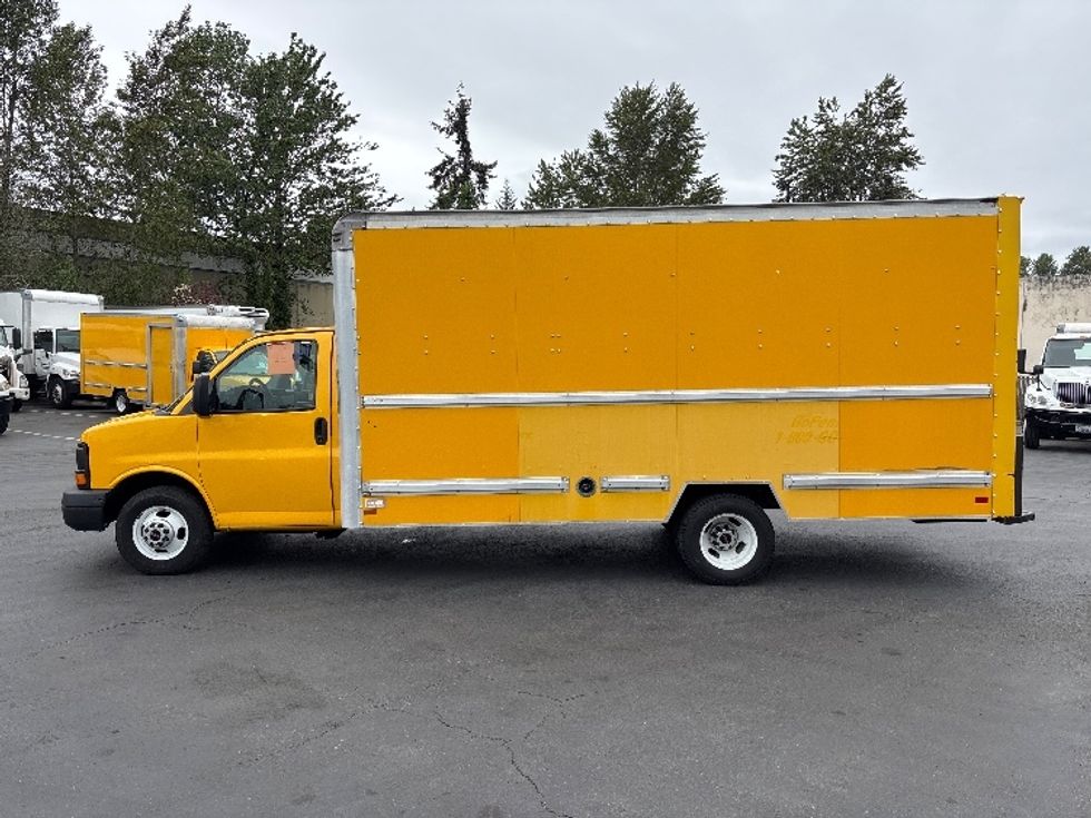 Light Duty Box Truck-Light and Medium Duty Trucks-GMC-2014-Savana G33903-Kent-WA-259,695\n\t\tmiles-$ 8,750 - Image 4
