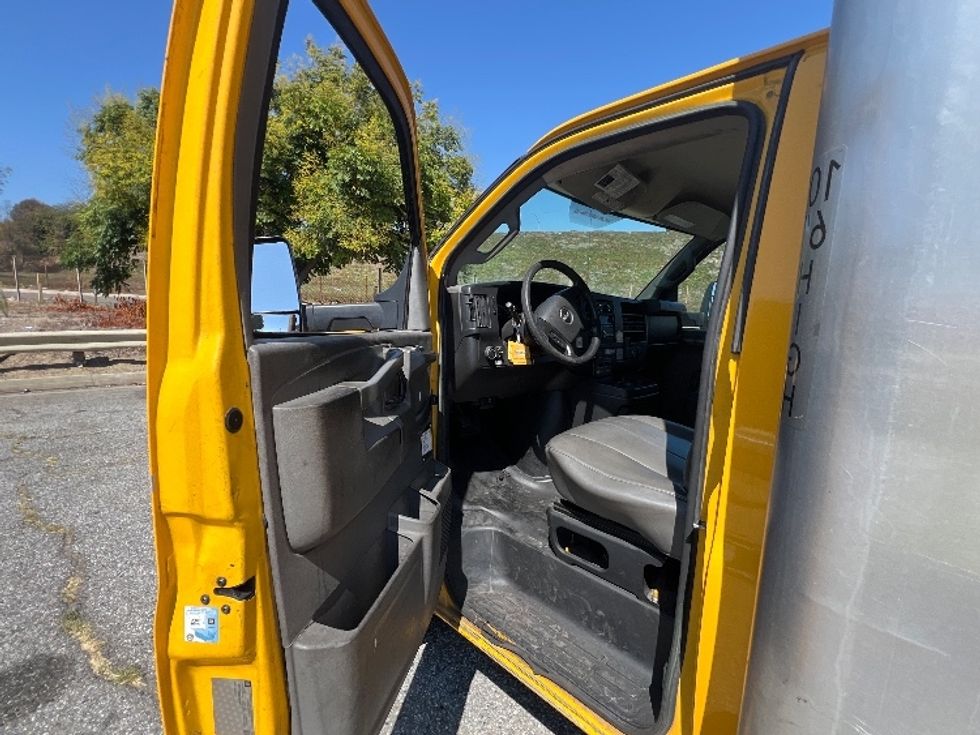 Light Duty Box Truck-Light and Medium Duty Trucks-GMC-2016-Savana G33903-Torrance-CA-123,556\n\t\tmiles-$ 18,750 - Image 16