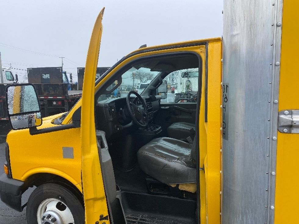Light Duty Box Truck-Light and Medium Duty Trucks-GMC-2017-Savana G33903-York-PA-94,015\n\t\tmiles-$ 19,000 - Image 15