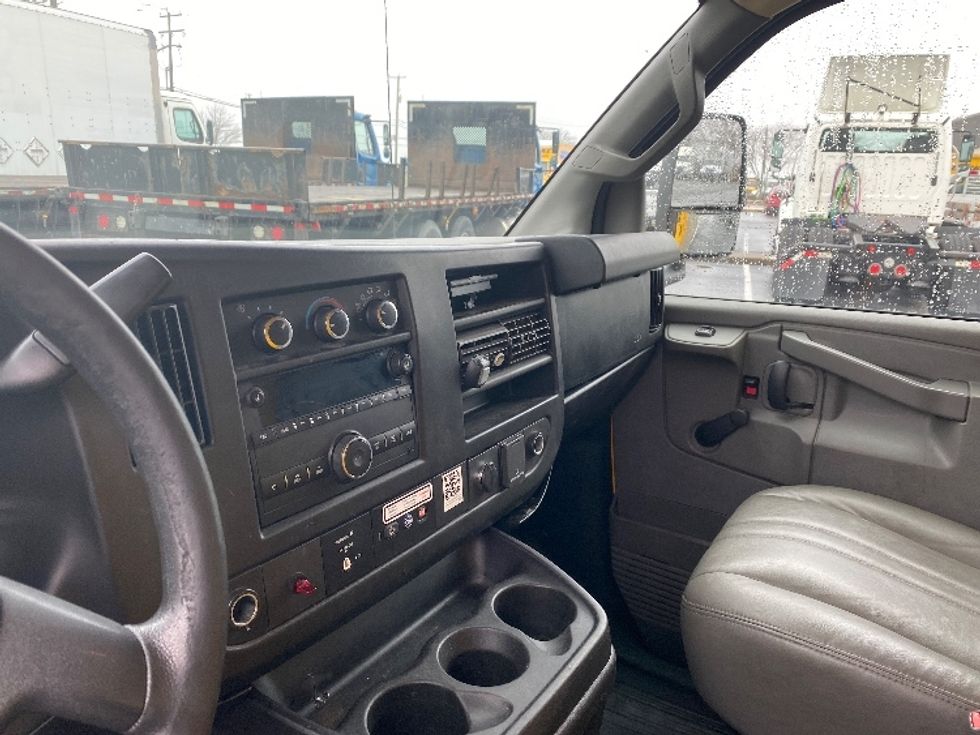 Light Duty Box Truck-Light and Medium Duty Trucks-GMC-2017-Savana G33903-York-PA-94,015\n\t\tmiles-$ 19,000 - Image 17