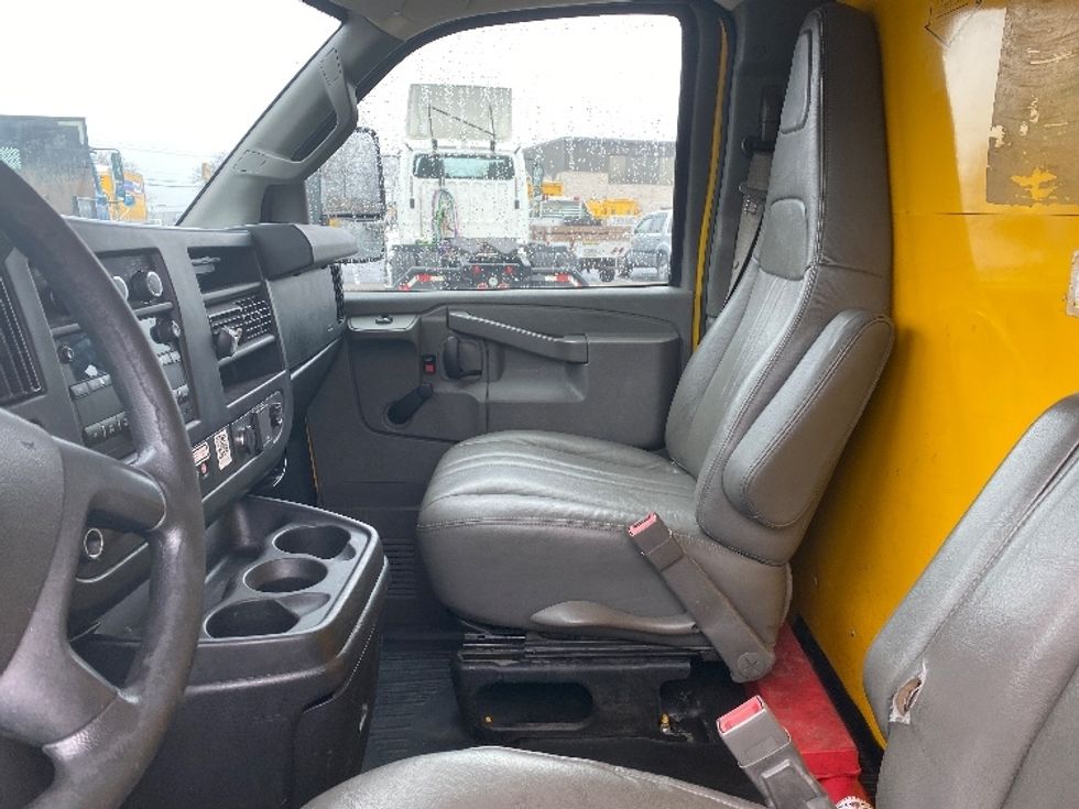 Light Duty Box Truck-Light and Medium Duty Trucks-GMC-2017-Savana G33903-York-PA-94,015\n\t\tmiles-$ 19,000 - Image 18