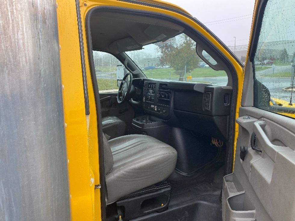 Light Duty Box Truck-Light and Medium Duty Trucks-GMC-2017-Savana G33903-York-PA-94,015\n\t\tmiles-$ 19,000 - Image 19
