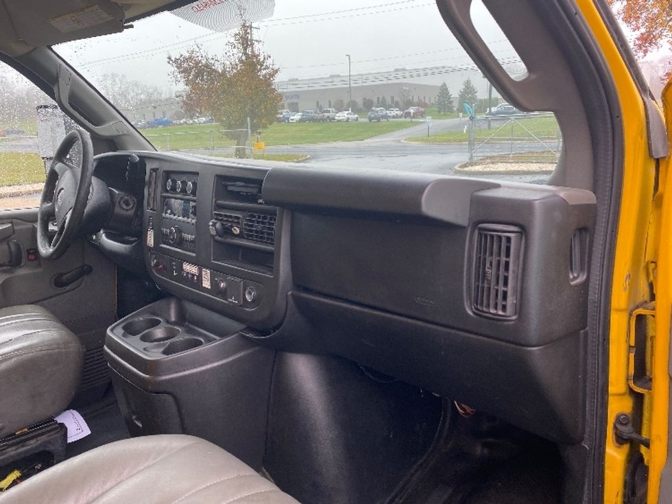 Light Duty Box Truck-Light and Medium Duty Trucks-GMC-2017-Savana G33903-York-PA-94,015\n\t\tmiles-$ 19,000 - Image 20