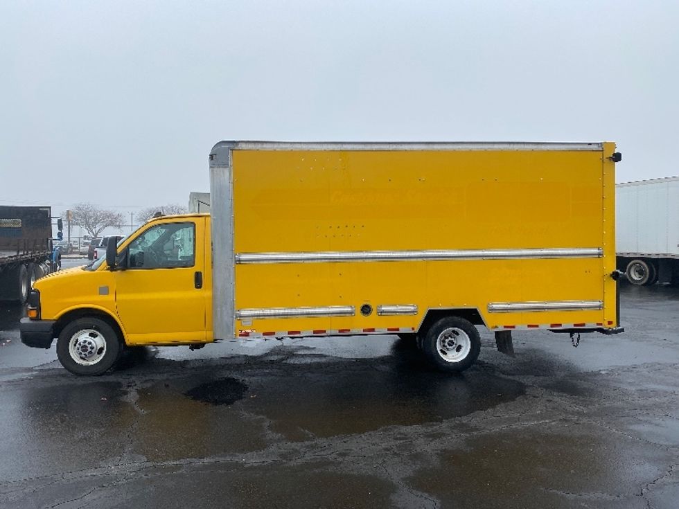 Light Duty Box Truck-Light and Medium Duty Trucks-GMC-2017-Savana G33903-York-PA-94,015\n\t\tmiles-$ 19,000 - Image 4
