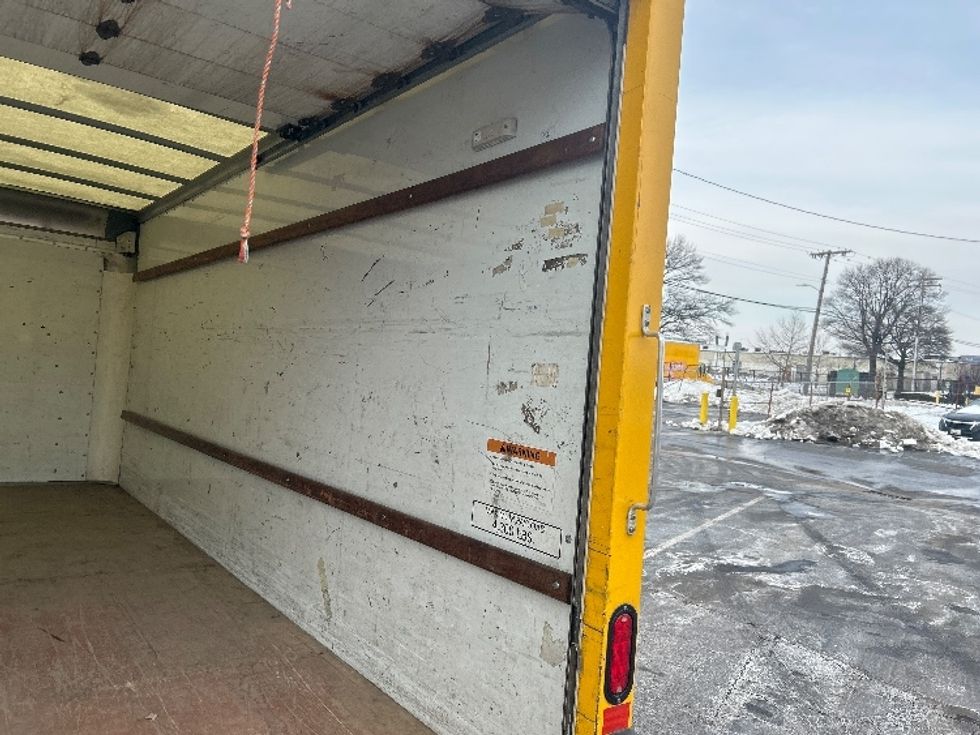 Light Duty Box Truck-Light and Medium Duty Trucks-GMC-2018-Savana G33903-Baltimore-MD-213,778\n\t\tmiles-$ 11,000 - Image 12