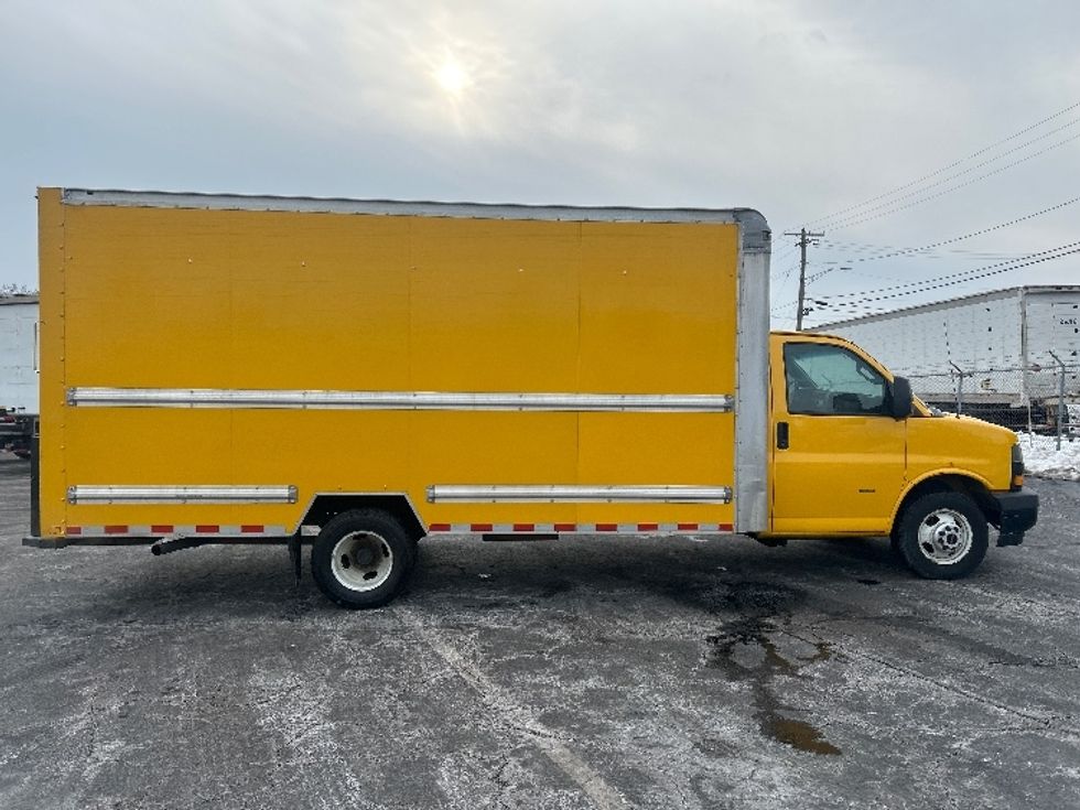 Light Duty Box Truck-Light and Medium Duty Trucks-GMC-2018-Savana G33903-Baltimore-MD-213,778\n\t\tmiles-$ 11,000 - Image 15