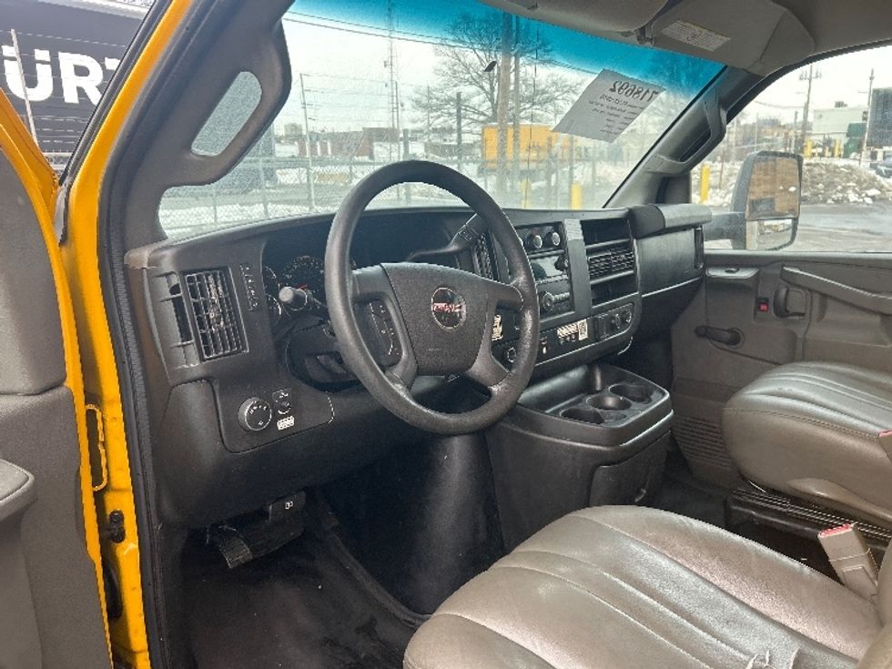 Light Duty Box Truck-Light and Medium Duty Trucks-GMC-2018-Savana G33903-Baltimore-MD-213,778\n\t\tmiles-$ 11,000 - Image 17