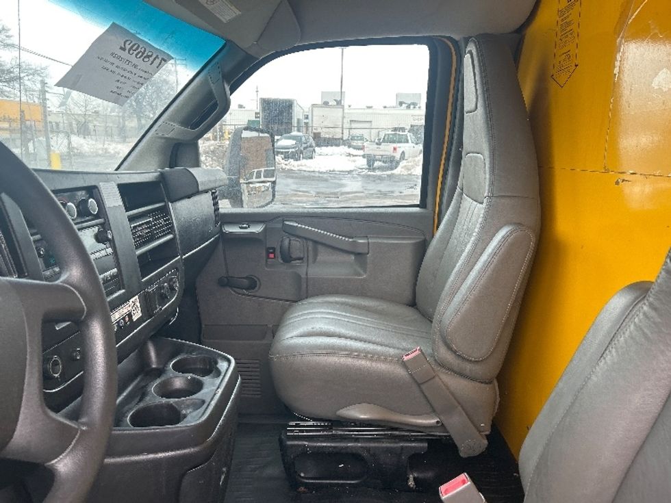 Light Duty Box Truck-Light and Medium Duty Trucks-GMC-2018-Savana G33903-Baltimore-MD-213,778\n\t\tmiles-$ 11,000 - Image 19