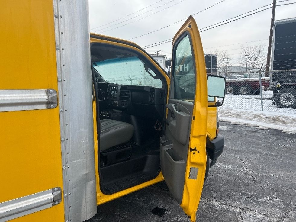 Light Duty Box Truck-Light and Medium Duty Trucks-GMC-2018-Savana G33903-Baltimore-MD-213,778\n\t\tmiles-$ 11,000 - Image 20