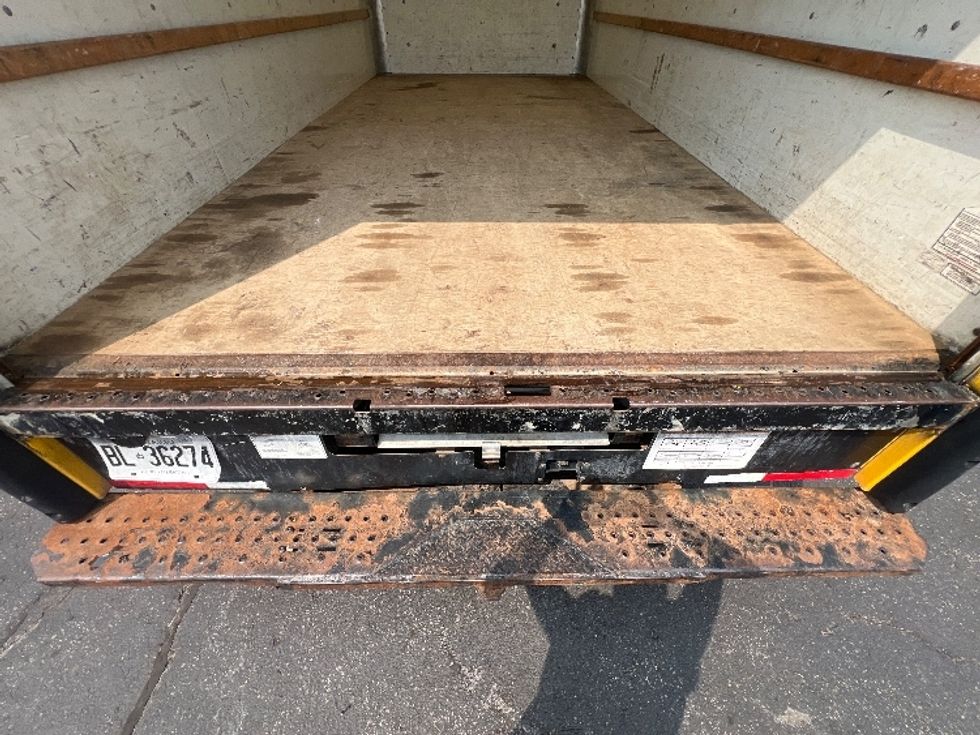 Light Duty Box Truck-Light and Medium Duty Trucks-GMC-2018-Savana G33903-Etobicoke-ON-217,984\n\t\tkm-$ 23,500 - Image 10