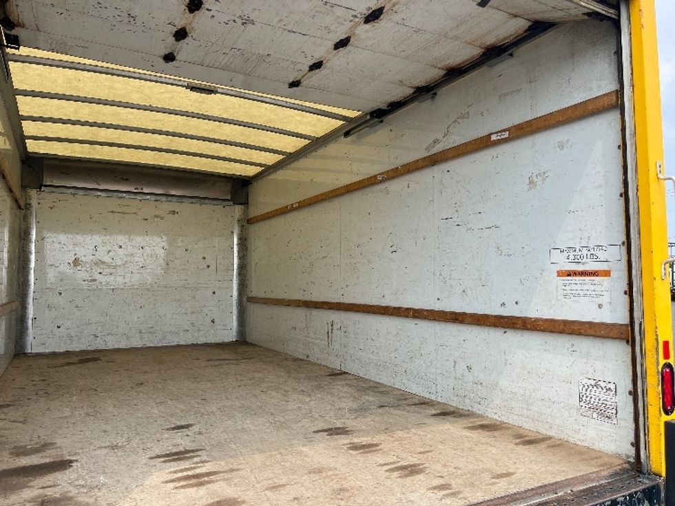 Light Duty Box Truck-Light and Medium Duty Trucks-GMC-2018-Savana G33903-Etobicoke-ON-217,984\n\t\tkm-$ 23,500 - Image 12