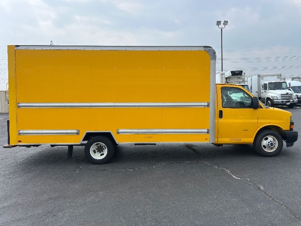 Light Duty Box Truck-Light and Medium Duty Trucks-GMC-2018-Savana G33903-Etobicoke-ON-217,984\n\t\tkm-$ 23,500 - Image 15