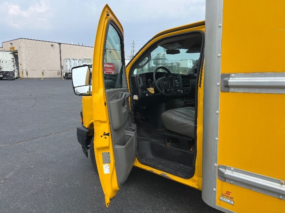 Light Duty Box Truck-Light and Medium Duty Trucks-GMC-2018-Savana G33903-Etobicoke-ON-217,984\n\t\tkm-$ 23,500 - Image 16