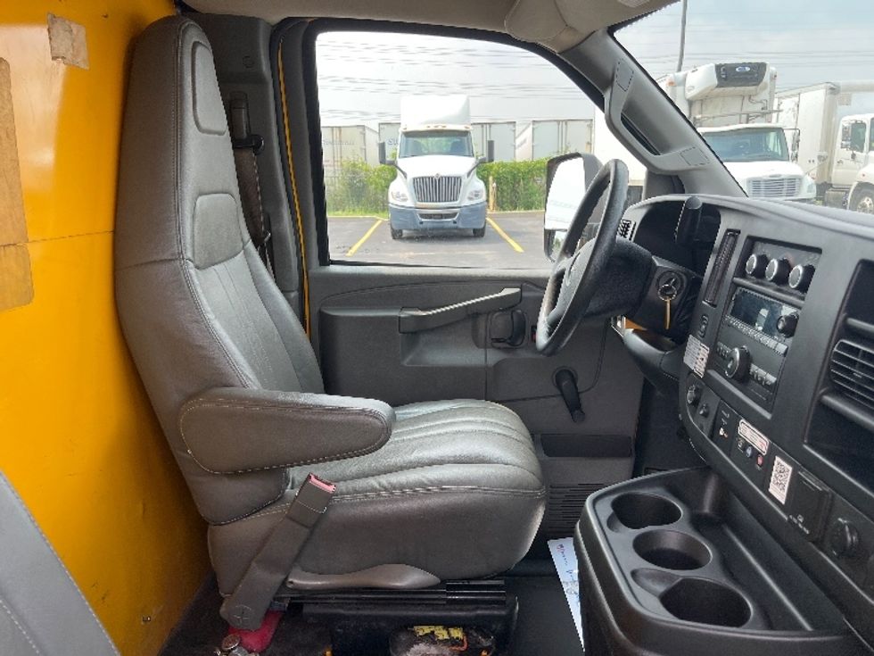 Light Duty Box Truck-Light and Medium Duty Trucks-GMC-2018-Savana G33903-Etobicoke-ON-217,984\n\t\tkm-$ 23,500 - Image 22