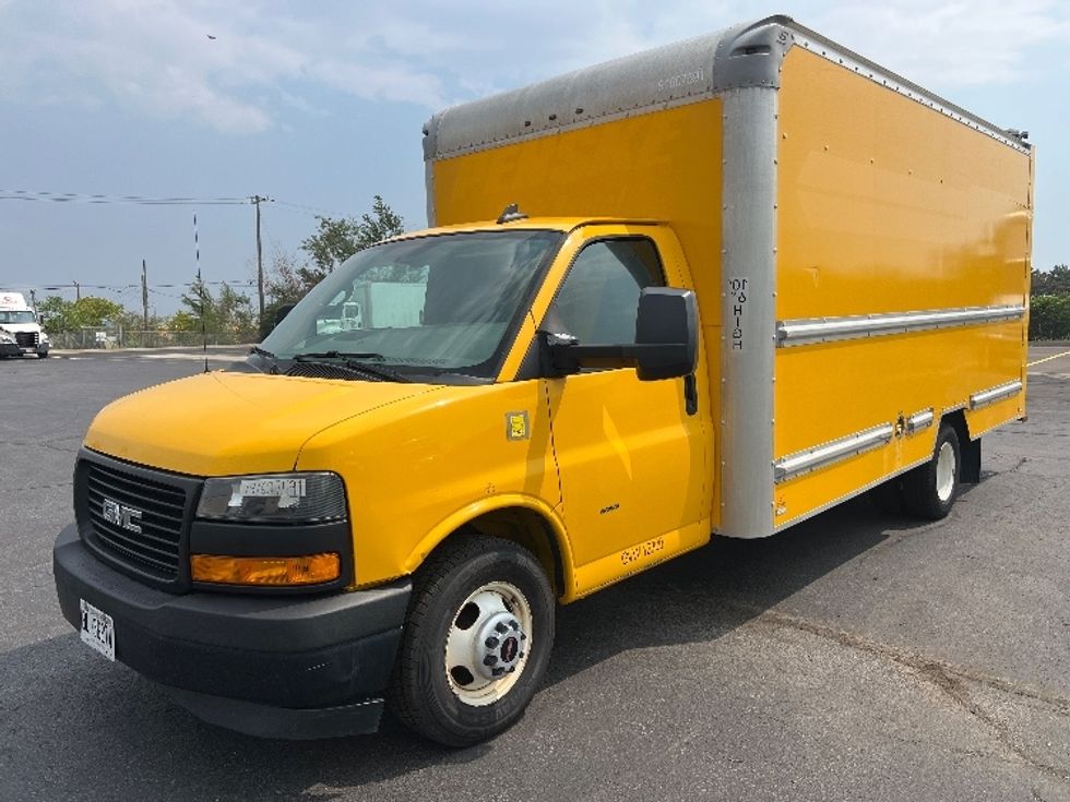 Light Duty Box Truck-Light and Medium Duty Trucks-GMC-2018-Savana G33903-Etobicoke-ON-217,984\n\t\tkm-$ 23,500 - Image 3