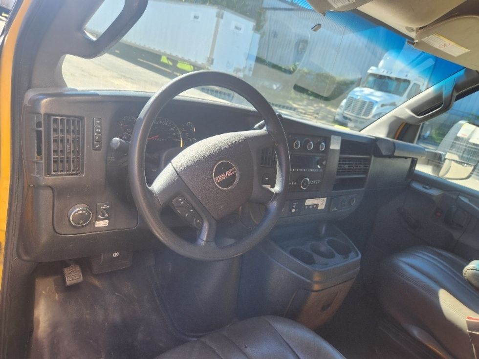 Light Duty Box Truck-Light and Medium Duty Trucks-GMC-2018-Savana G33903-Fall River-MA-95,901\n\t\tmiles-$ 20,750 - Image 17